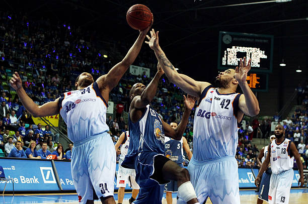 的表现更多 的表现更多